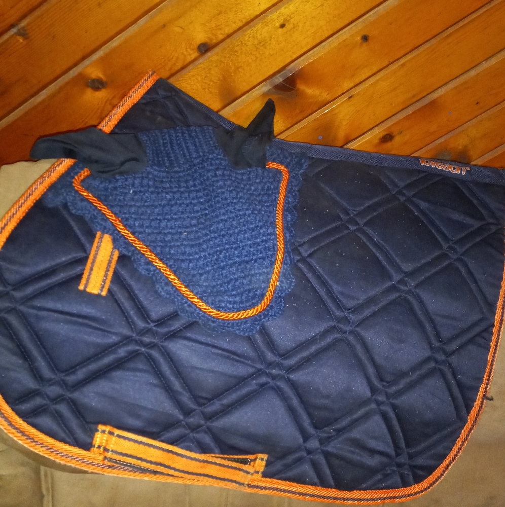 Jump saddle pad and bonnet